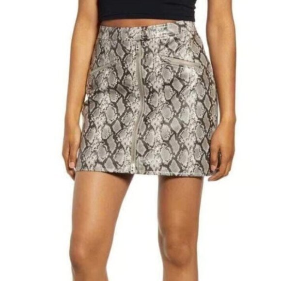 Blank NYC Snakeskin Faux Leather Zippered Mini Skirt, size 29, NWT - Picture 1 of 6